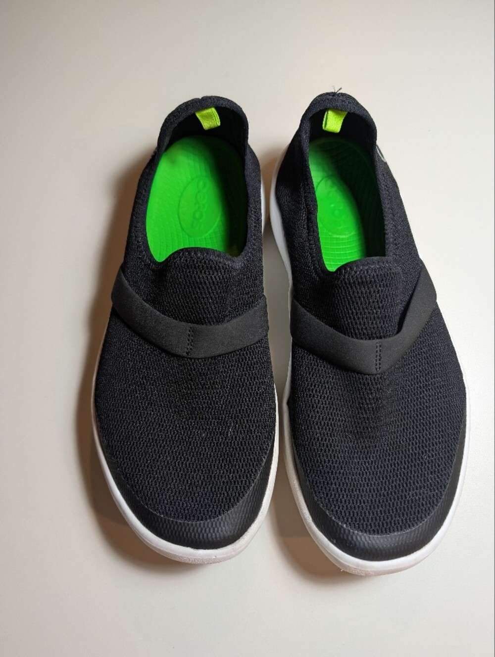 Oofos Woman's Oomg Low Recovery Athletic Shoes in Black with Green Insole Size 9